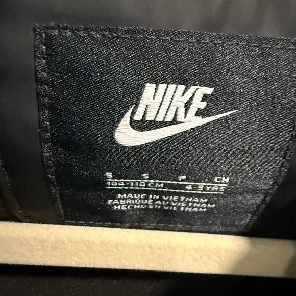 Nike Kids Black Raincoat - Picture 4 of 4